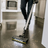 Пылесос вертикальный Karcher VC 6 Cordless ourFamily (1.198-678.0) белый/черный