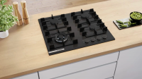 Газовая варочная панель Bosch PNK6B6P40R, чёрный/закаленное стекло