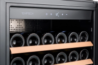 Встраиваемый винный шкаф Temptech OZ45SB, черный