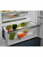 Холодильник встраиваемый Electrolux ENC8MC19S, двухкамерный