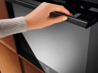 Духовой шкаф с паром Electrolux COC8E39Z SteamCrisp, термощуп, телескопы, TFT дисплей, черный (Италия)
