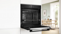 Духовой шкаф Bosch HBG272EB3 Serie 4, пиролиз, телескопы, черный/нержавеющая сталь (Польша)