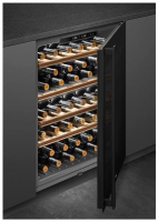 Встраиваемый винный шкаф Smeg CVI638RN3