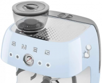 Кофеварка рожковая с встроенной кофемолкой Smeg EGF03PBEU, голубой