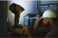 Дрель-шуруповерт DeWalt DCD996P2-QW (кейс в комплекте)