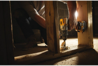 Дрель-шуруповерт DeWalt DCD996P2-QW (кейс в комплекте)