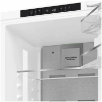 Встраиваемый холодильник Hotpoint HBT 20