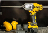 Аккумуляторный гайковерт DeWALT DCF899P2 18В ЗУ, 2 АКБ 5АЧ, Кейс
