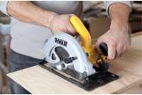 Циркулярная пила DeWalt DWE560-QS, 1350Вт (ручная)