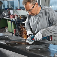 Углошлифовальная машина Bosch GWS 18V-10 (06019J4004) 2 АКБ, ЗУ и кейс в комплекте