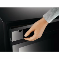 Встраиваемый винный шкаф AEG AWUS018B7B, черный